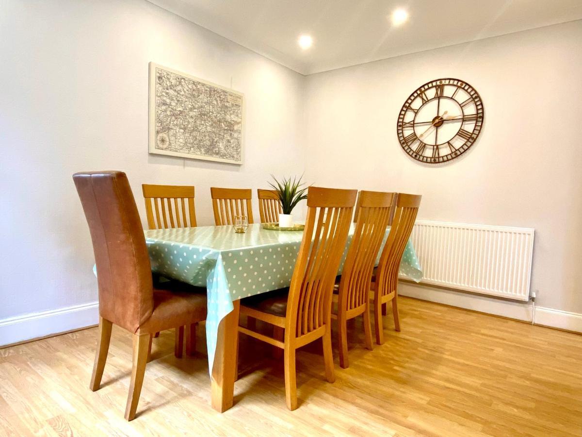Great 4 Bedroom House - Great Location - Garden - Parking - Fast Wifi - Smart Tv - Newly Decorated - Sleeps Up To 8! Only 10 Mins Drive To Sandbanks Beach! Close To Poole & Bournemouth エクステリア 写真
